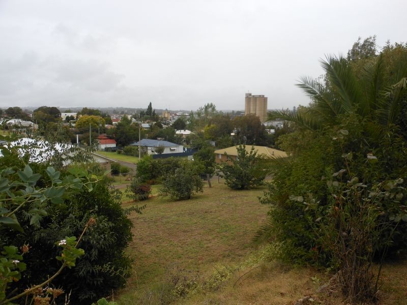 115 Edwards Street, Young NSW 2594