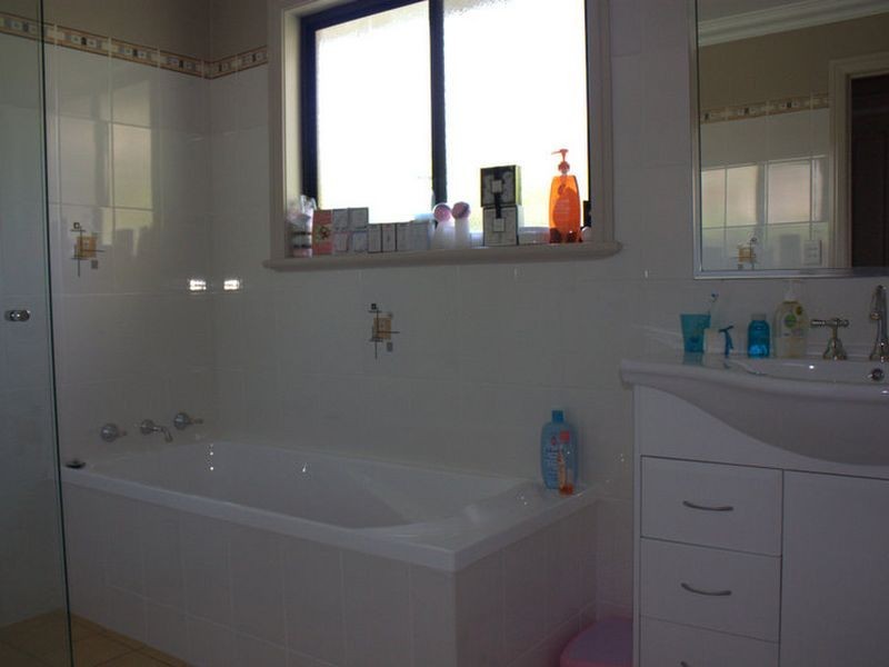 5 Chantilly Place, Young NSW 2594