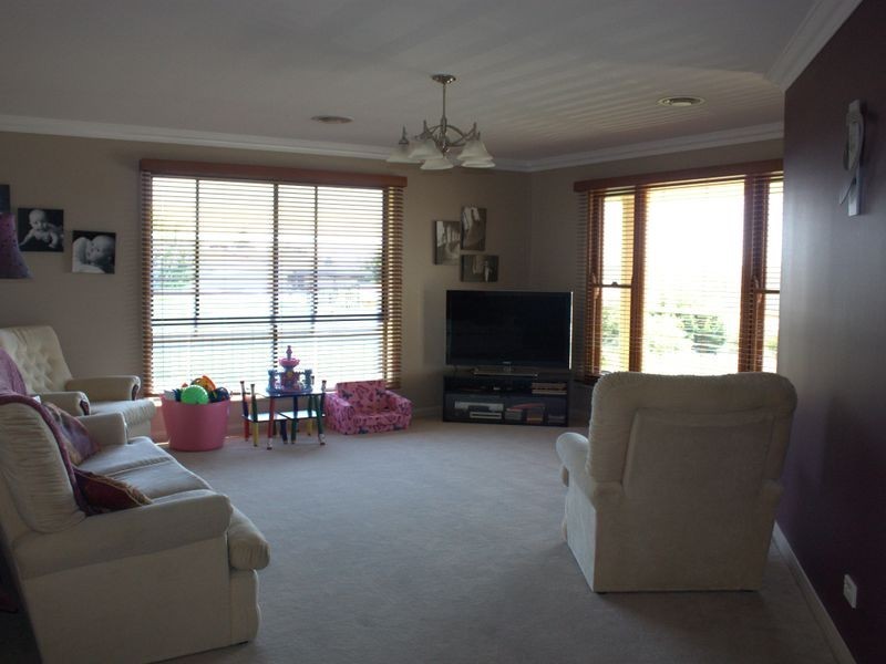 5 Chantilly Place, Young NSW 2594