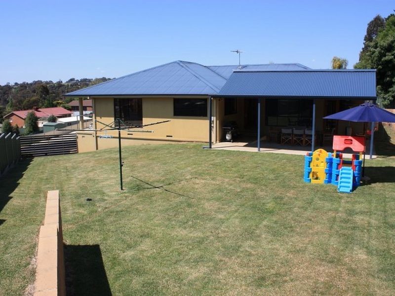 5 Chantilly Place, Young NSW 2594