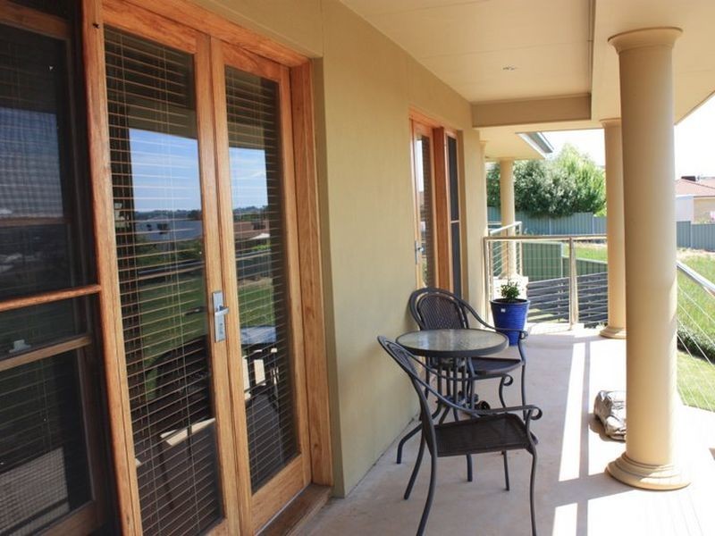 5 Chantilly Place, Young NSW 2594