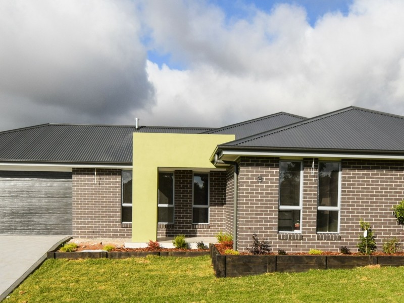 3 Jordan Place, Young NSW 2594