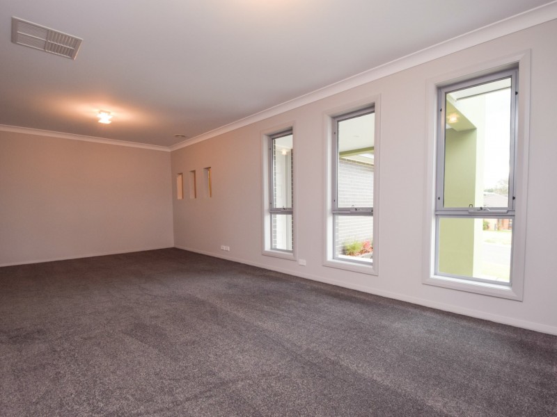3 Jordan Place, Young NSW 2594
