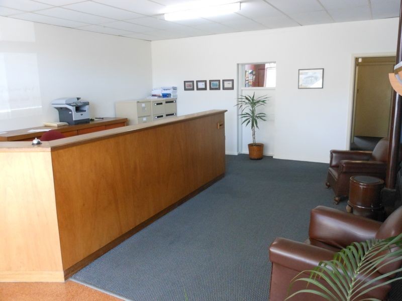 71 Lynch St, Young NSW 2594