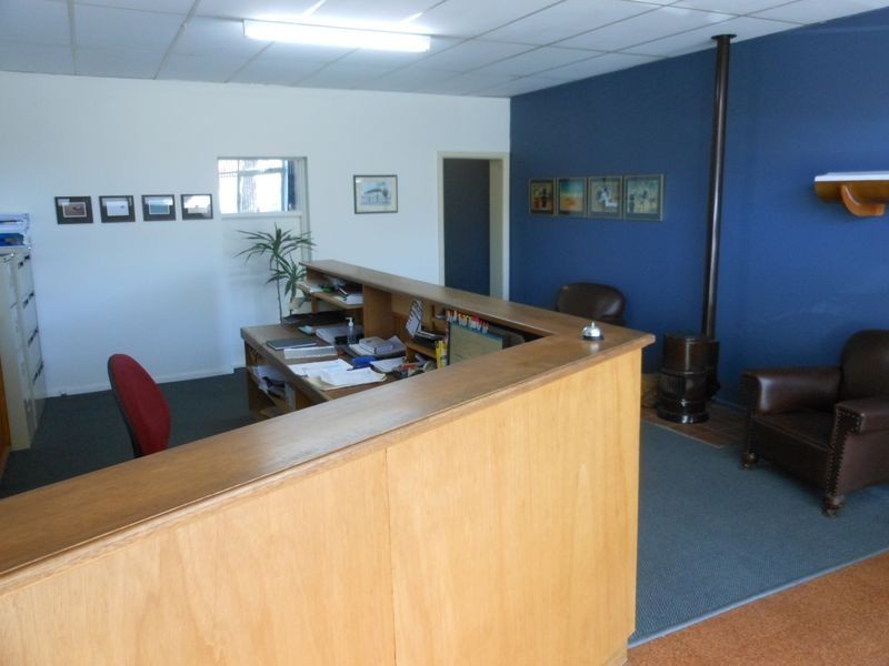 71 Lynch St, Young NSW 2594