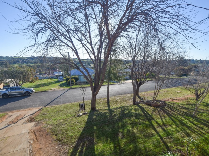 6 Milong Street, Young NSW 2594