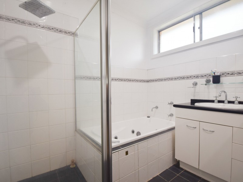 6 Milong Street, Young NSW 2594