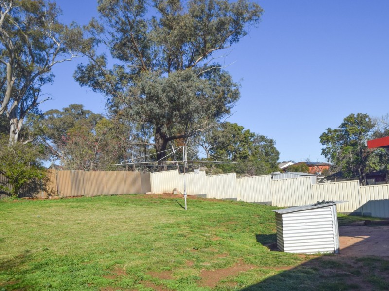 6 Milong Street, Young NSW 2594