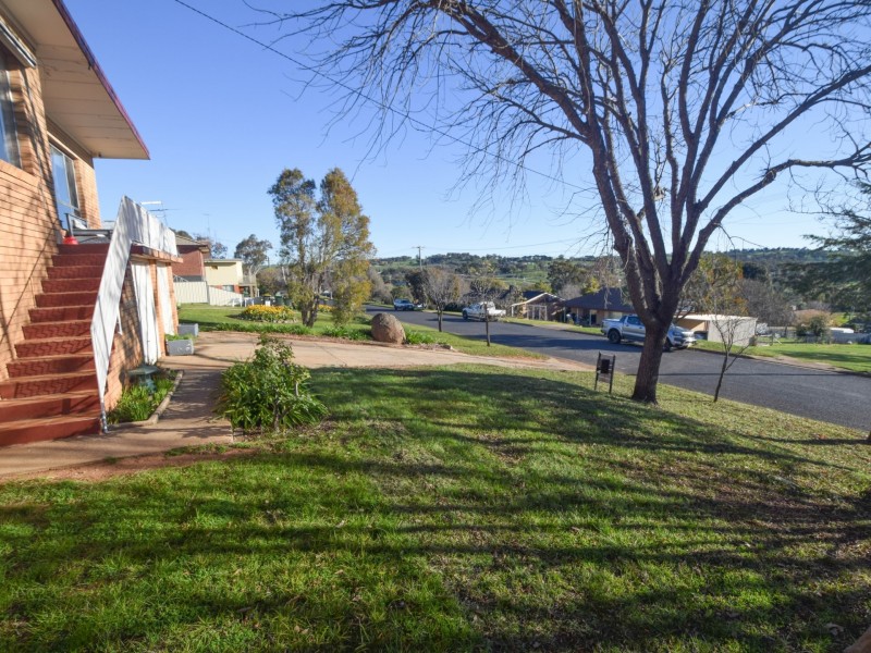 6 Milong Street, Young NSW 2594