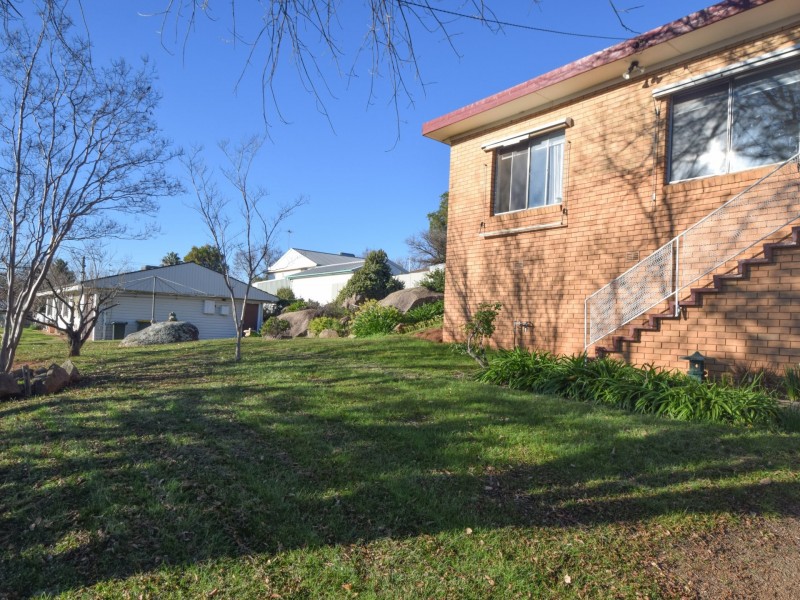 6 Milong Street, Young NSW 2594