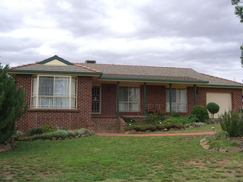 5 Samuel Court, Young NSW 2594