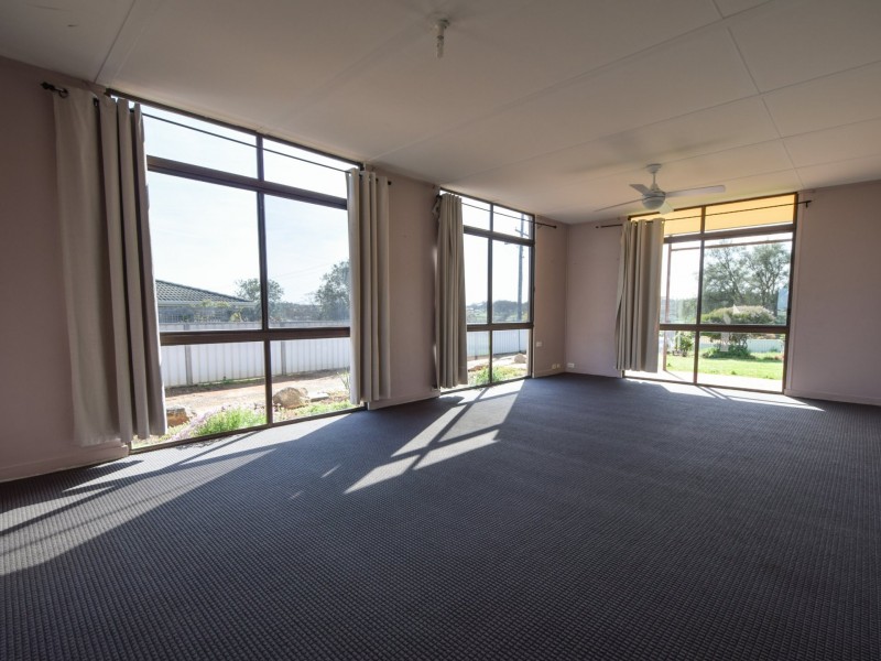 88 Willawong Street, Young NSW 2594