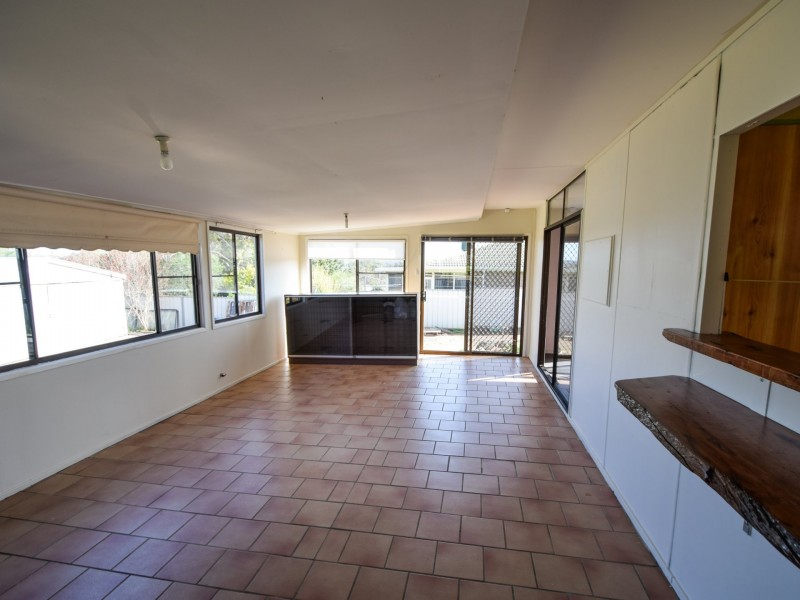 88 Willawong Street, Young NSW 2594