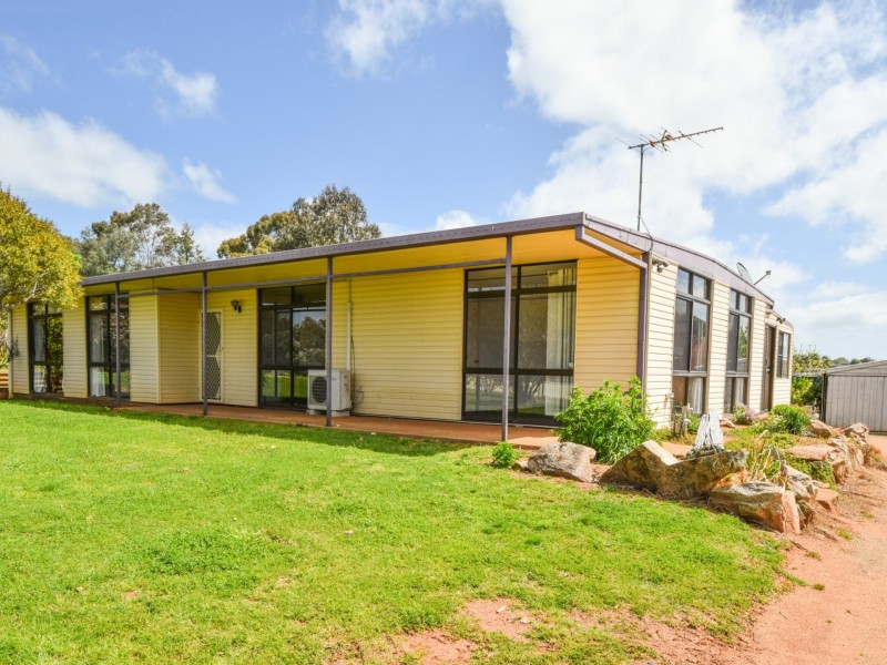 88 Willawong Street, Young NSW 2594