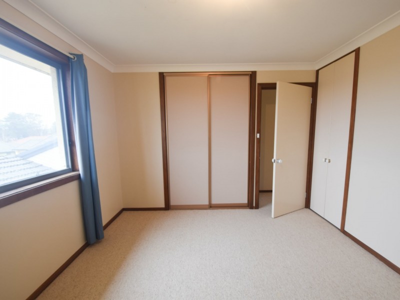5/4 Old Barracks, Young NSW 2594