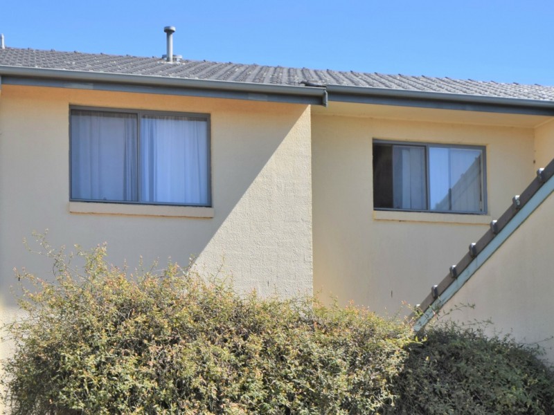 5/4 Old Barracks, Young NSW 2594
