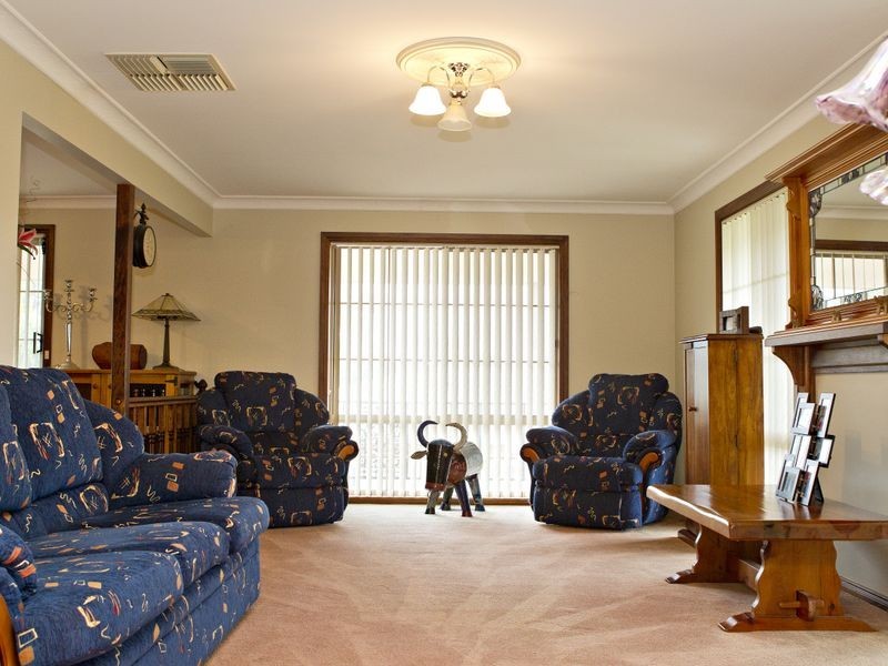 79 Binalong Street, Young NSW 2594