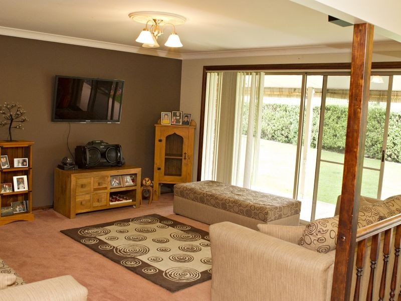 79 Binalong Street, Young NSW 2594