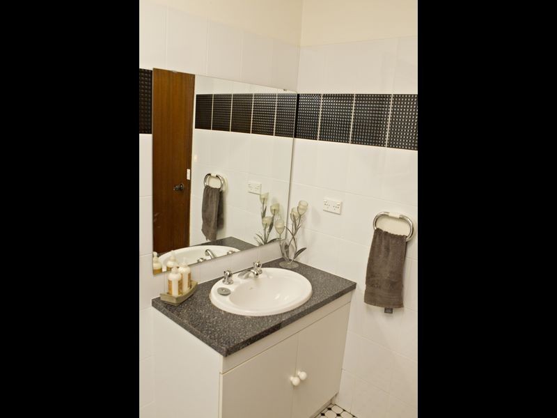 79 Binalong Street, Young NSW 2594