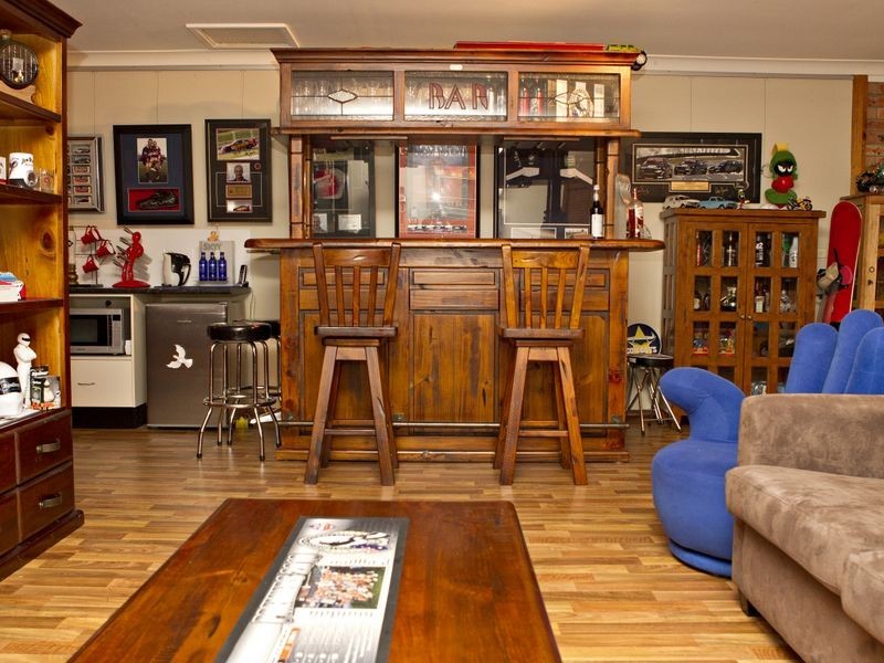 79 Binalong Street, Young NSW 2594