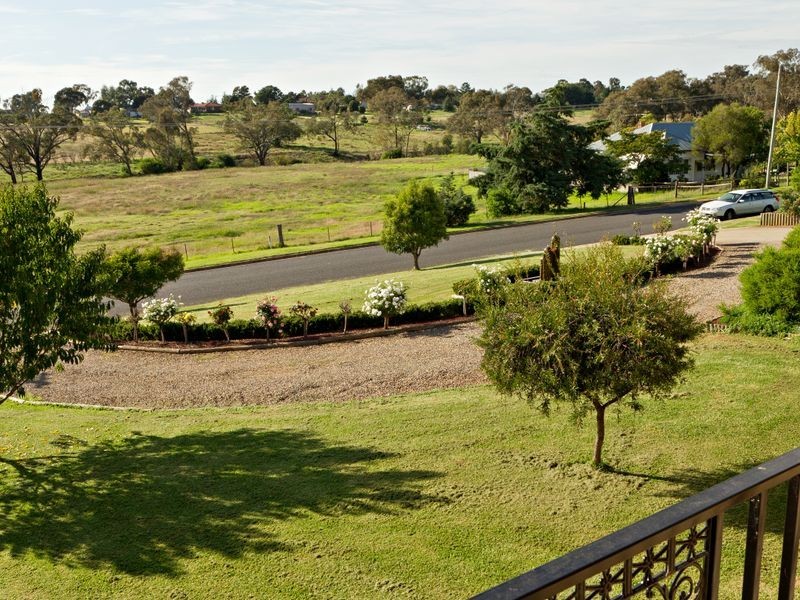 79 Binalong Street, Young NSW 2594