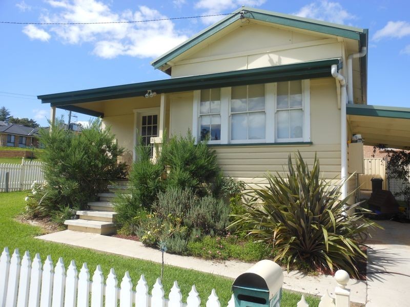 2 Stoneridge, Young NSW 2594