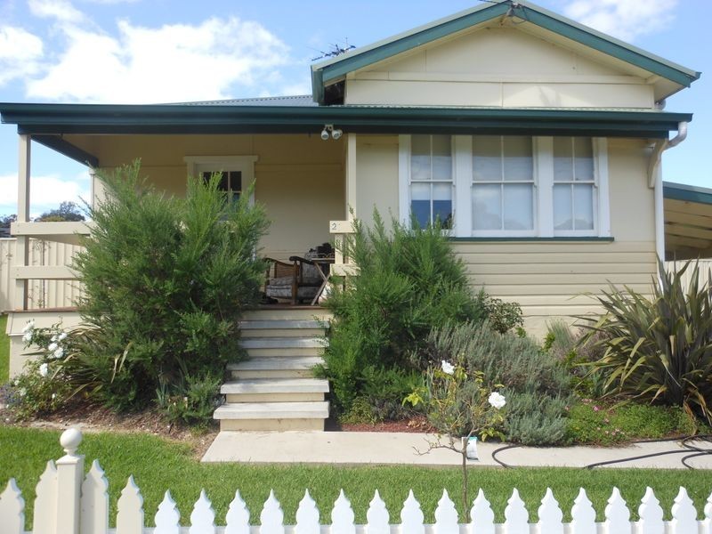 2 Stoneridge, Young NSW 2594