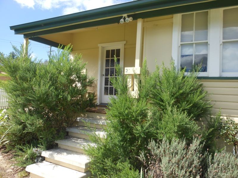 2 Stoneridge, Young NSW 2594