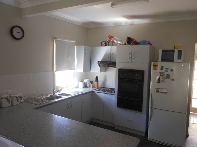 2 Stoneridge, Young NSW 2594