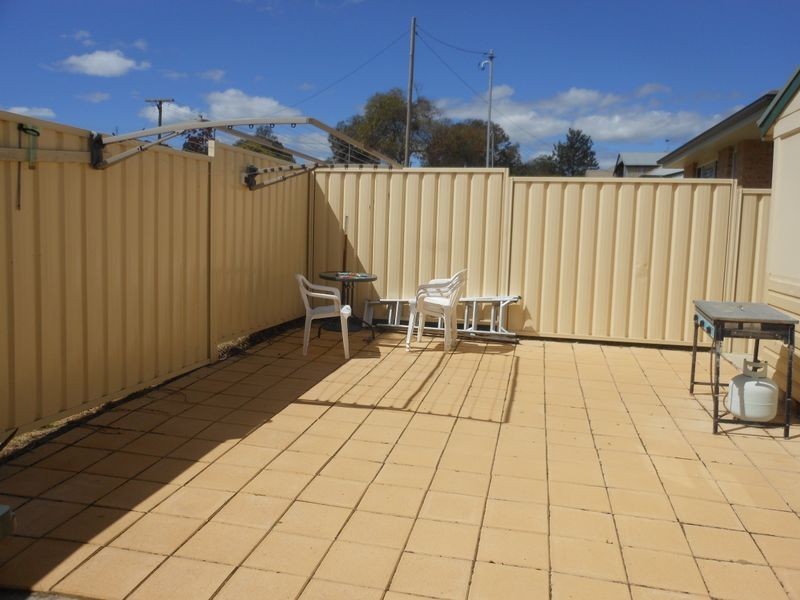 2 Stoneridge, Young NSW 2594