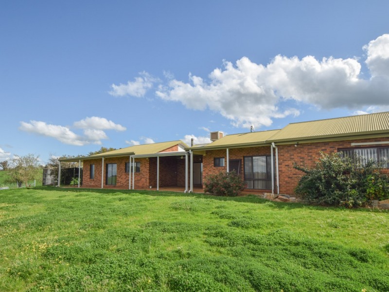 24 Bonnie Doon Road (Prunevale), Young NSW 2594