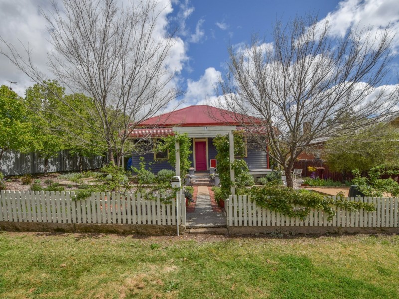 7 Yass Street, Young NSW 2594