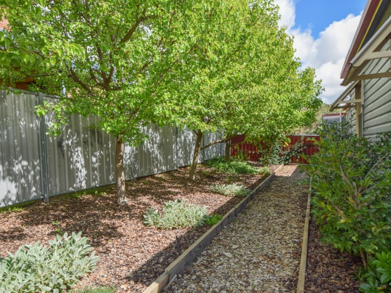 7 Yass Street, Young NSW 2594