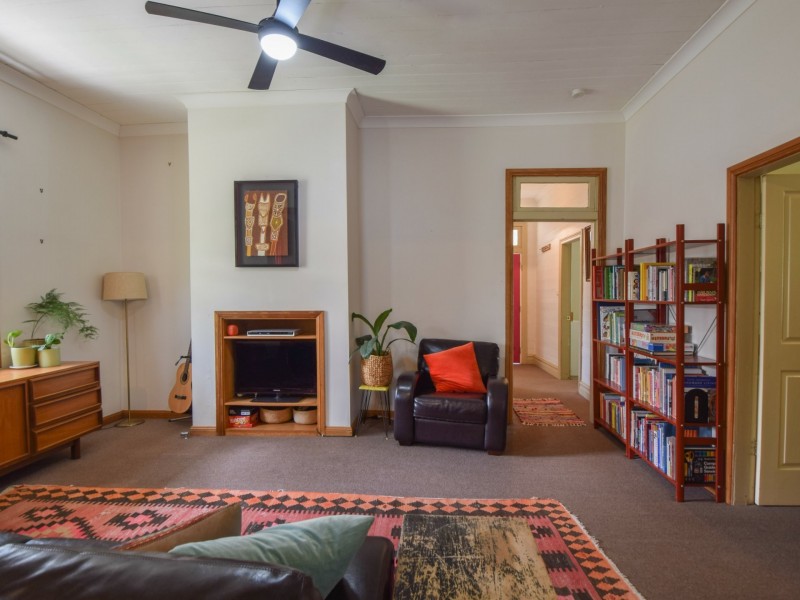 7 Yass Street, Young NSW 2594