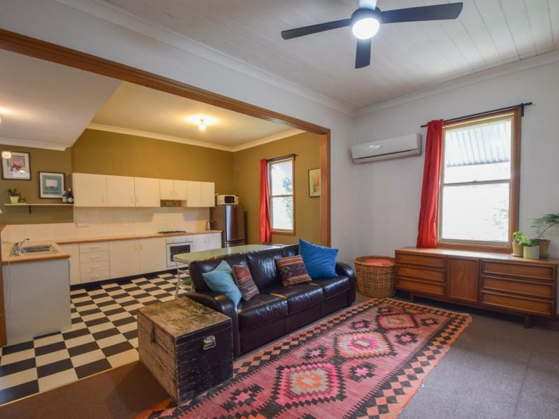 7 Yass Street, Young NSW 2594