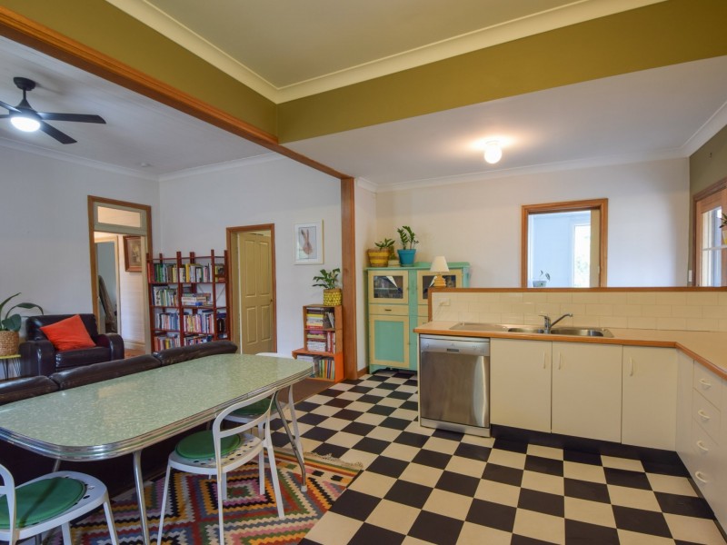 7 Yass Street, Young NSW 2594