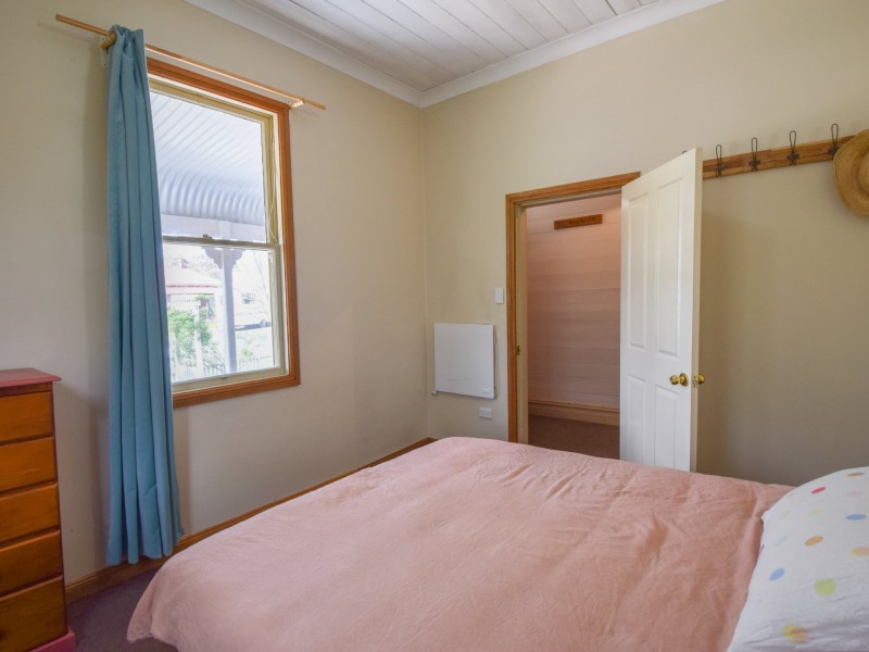 7 Yass Street, Young NSW 2594