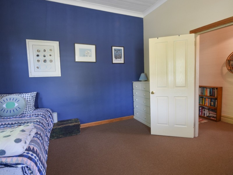 7 Yass Street, Young NSW 2594