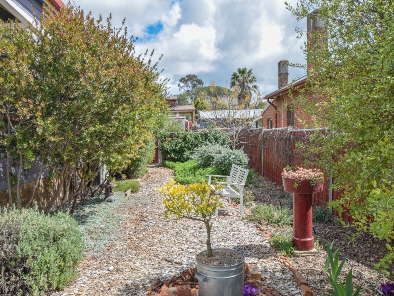 7 Yass Street, Young NSW 2594