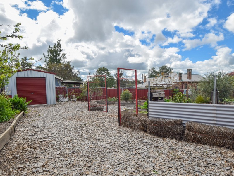 7 Yass Street, Young NSW 2594