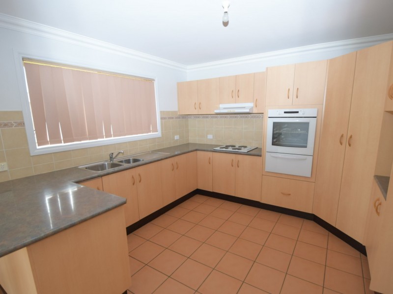 5 Hargreaves Crescent, Young NSW 2594