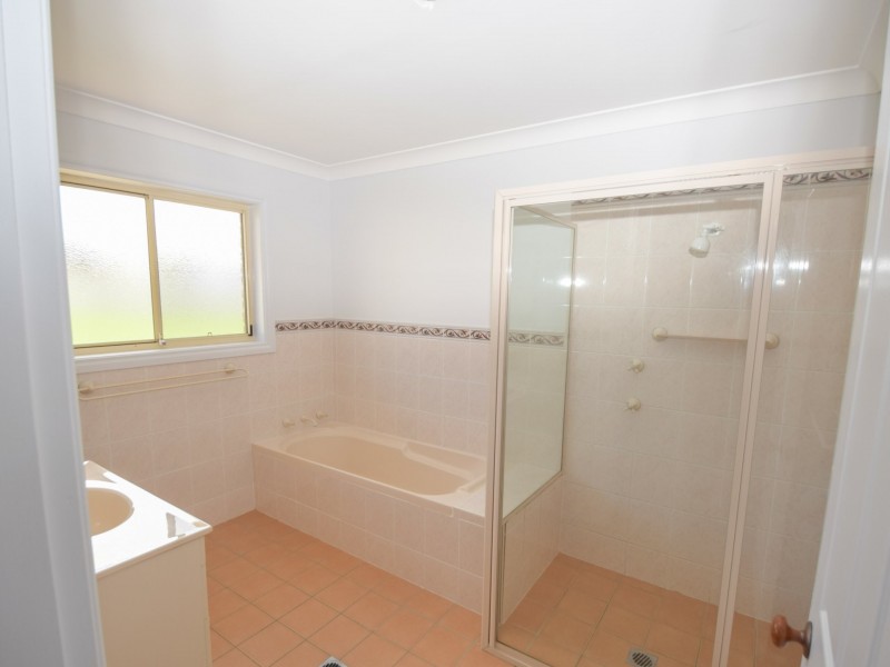 5 Hargreaves Crescent, Young NSW 2594