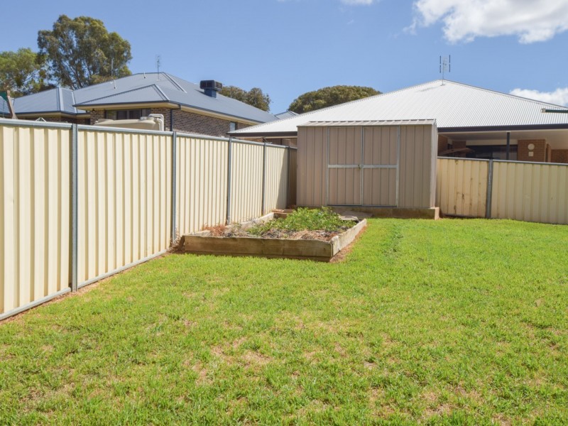 5 Hargreaves Crescent, Young NSW 2594