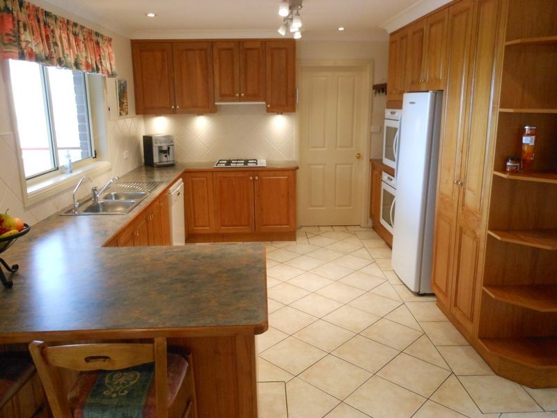 4 Tadros Ave, Young NSW 2594