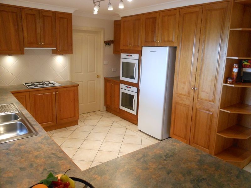 4 Tadros Ave, Young NSW 2594