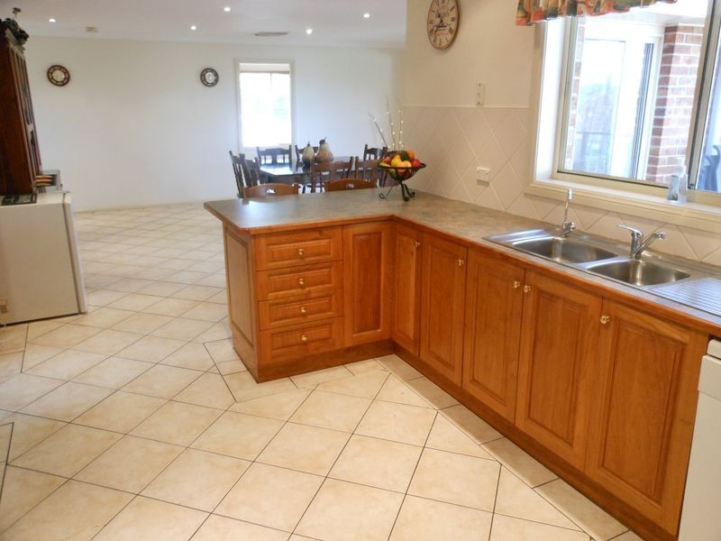 4 Tadros Ave, Young NSW 2594