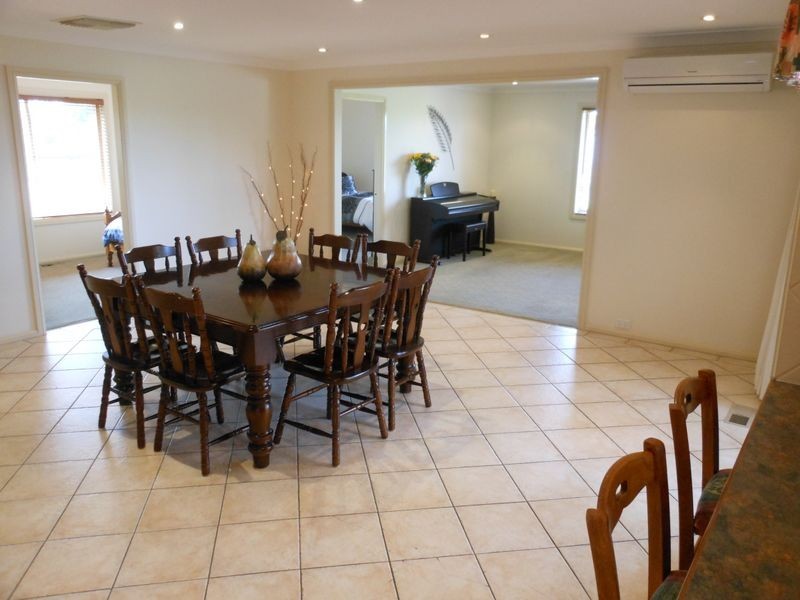 4 Tadros Ave, Young NSW 2594