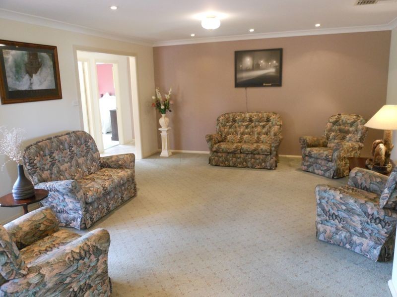 4 Tadros Ave, Young NSW 2594