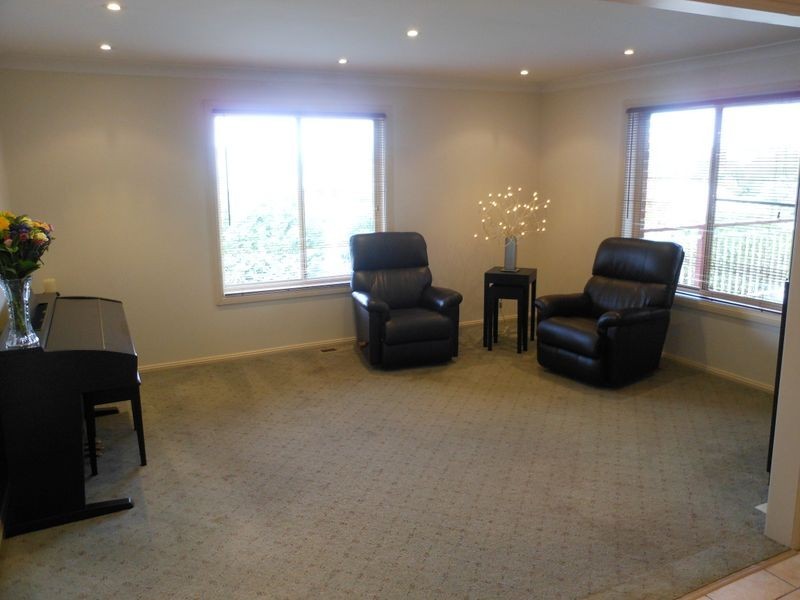 4 Tadros Ave, Young NSW 2594