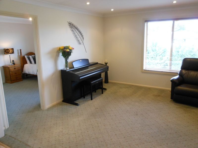 4 Tadros Ave, Young NSW 2594